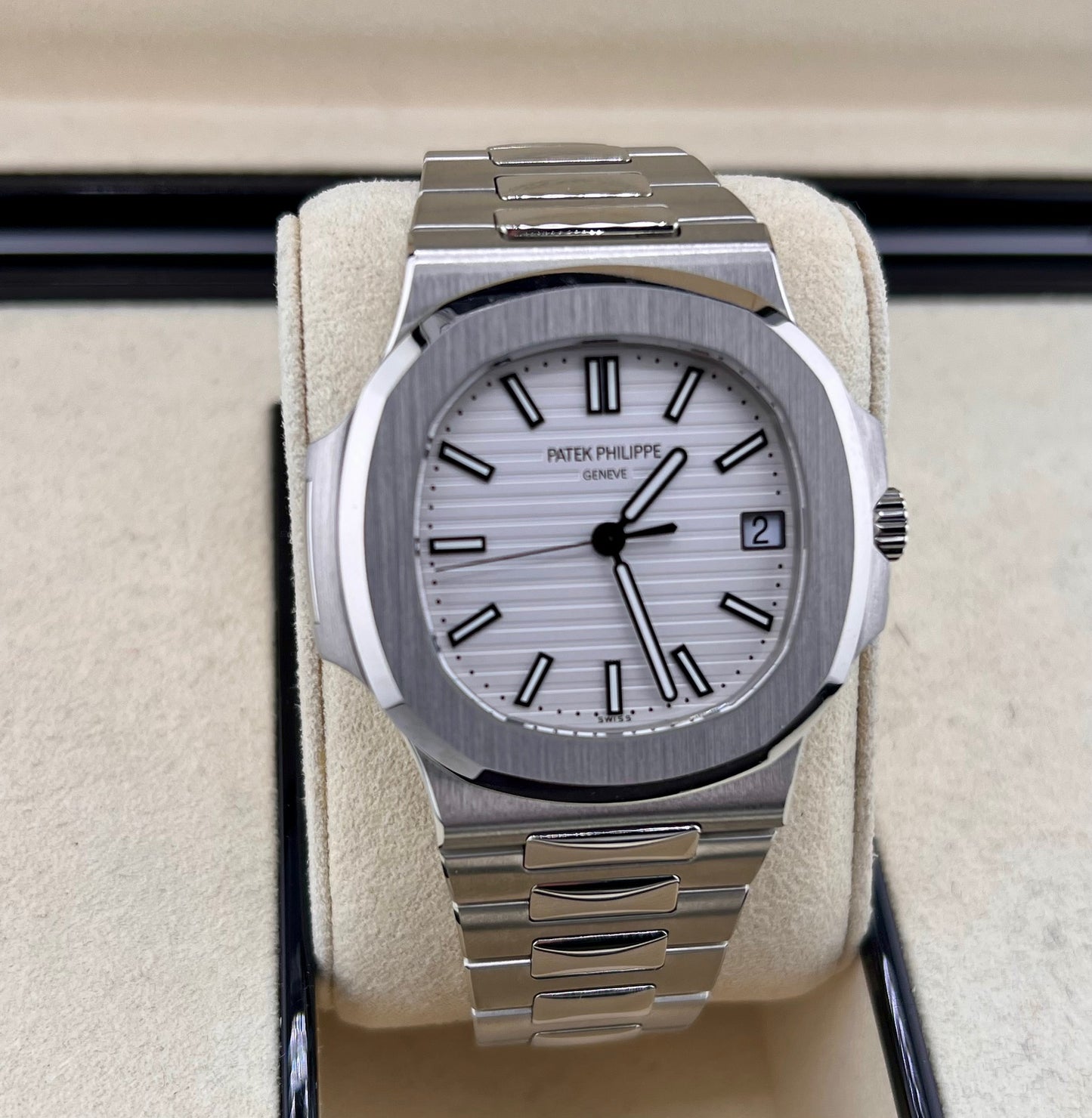 Patek Philippe Nautilus 5711/1A-011 White Dial Full Set 2012 (Andorra)