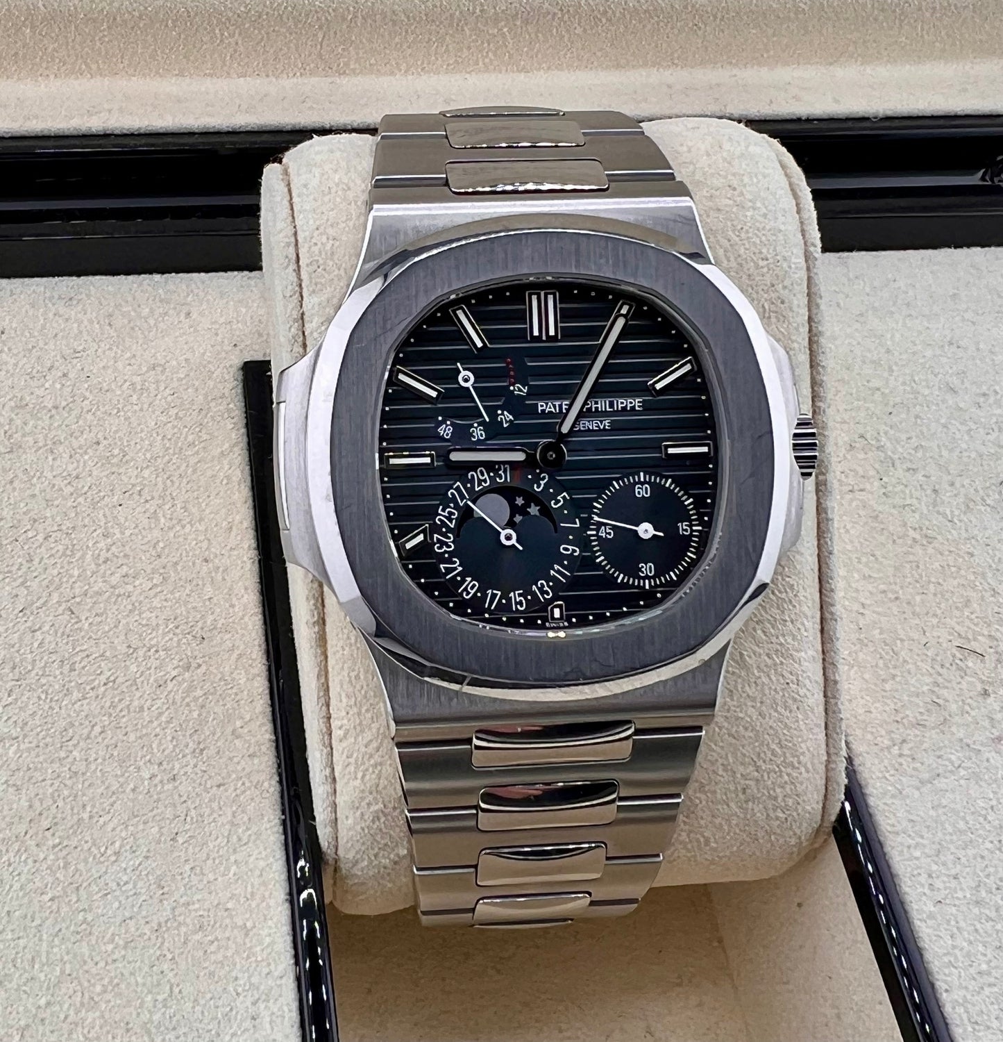 Patek Philippe Nautilus 5712/1A Full Set 2017 Box&Paper ''Oman''