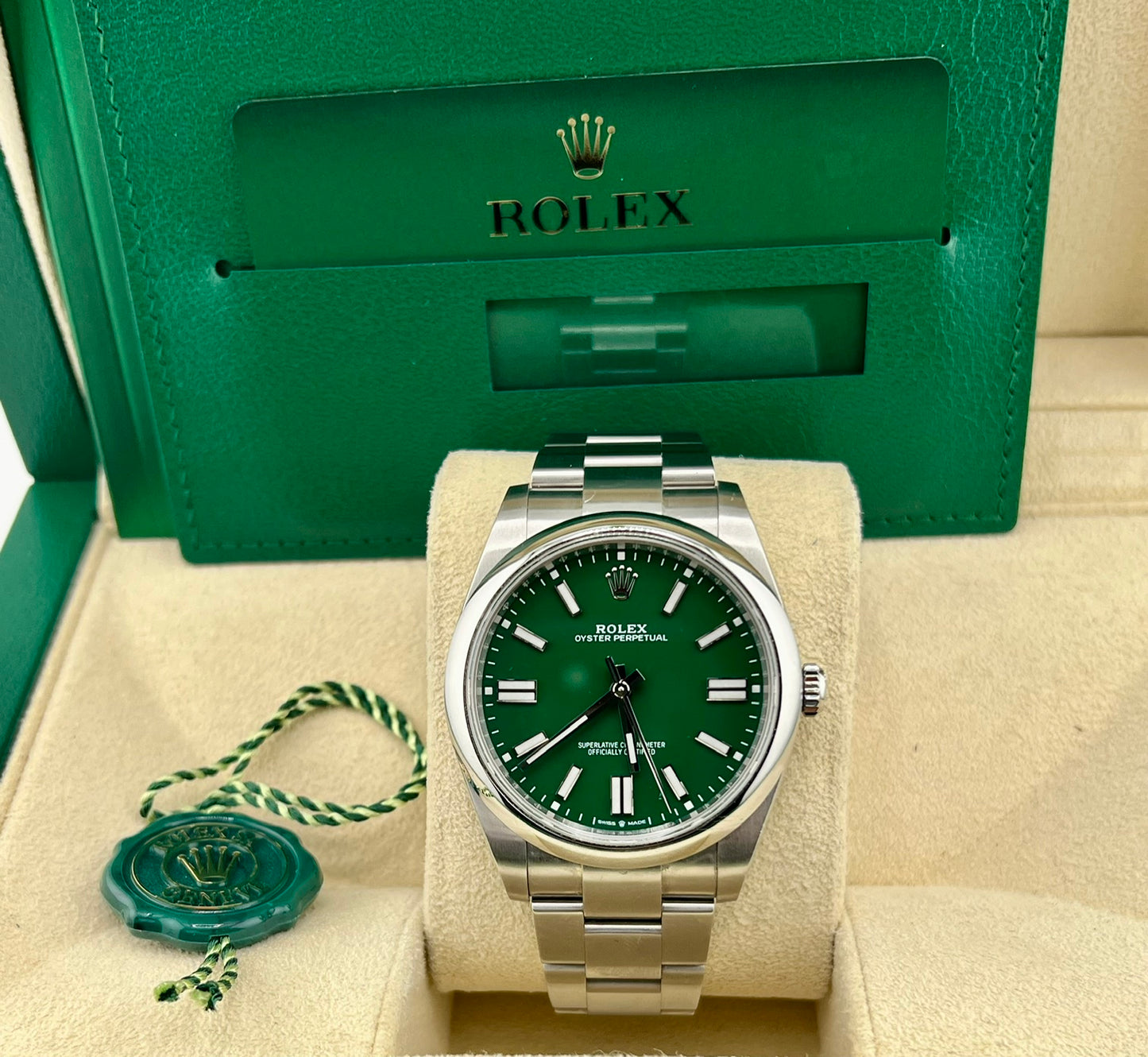 Rolex Oyster Perpetual 124300 Green Dial 2023 Full Set