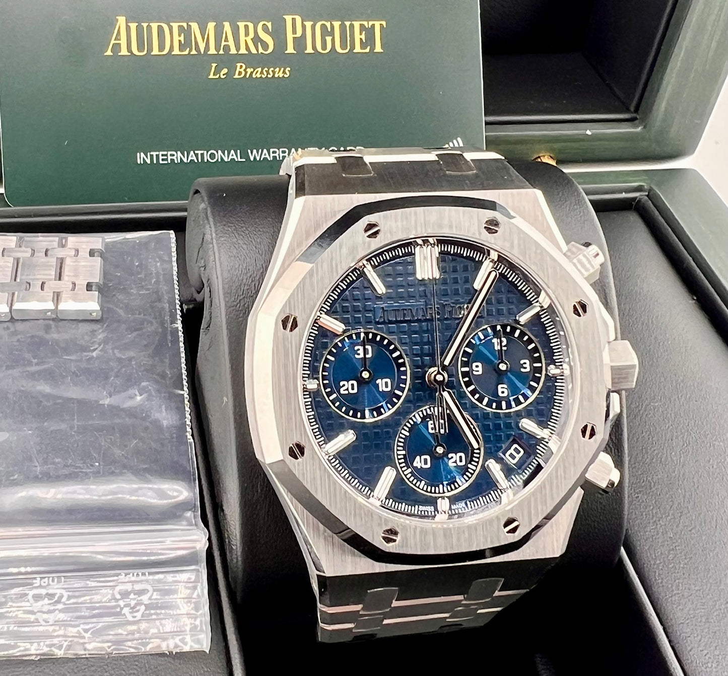 Audemars Piguet Royal Oak Selfwinding Chronograph 26240ST Blue Dial 41mm like new