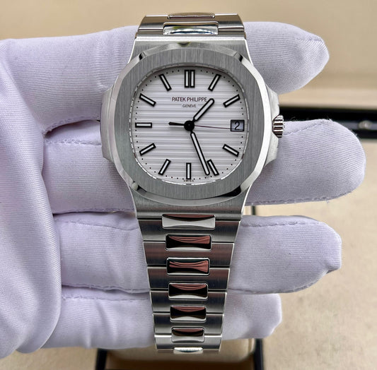 Patek Philippe Nautilus 5711/1A-011 White Dial Full Set 2012 (Andorra)