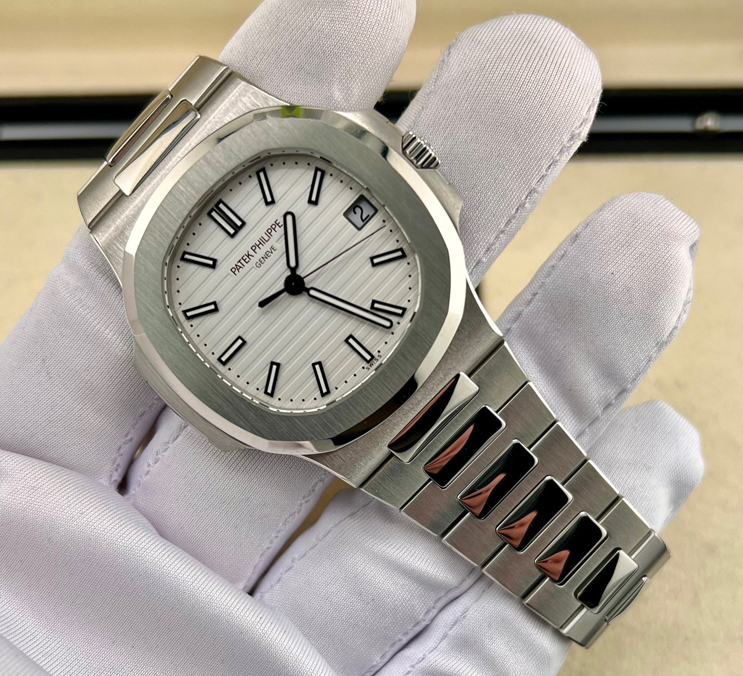 Patek Philippe Nautilus 5711/1A-011 White Dial Full Set 2012 (Andorra)