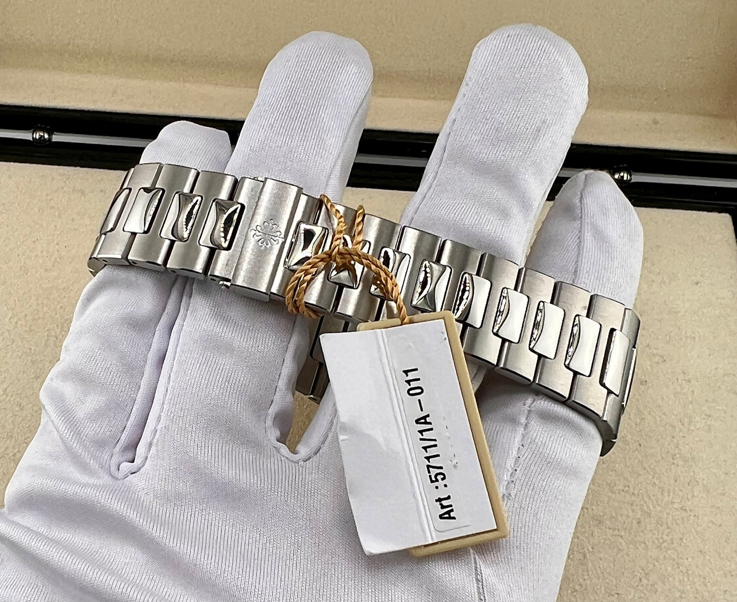 Patek Philippe Nautilus 5711/1A-011 White Dial Full Set 2012 (Andorra)