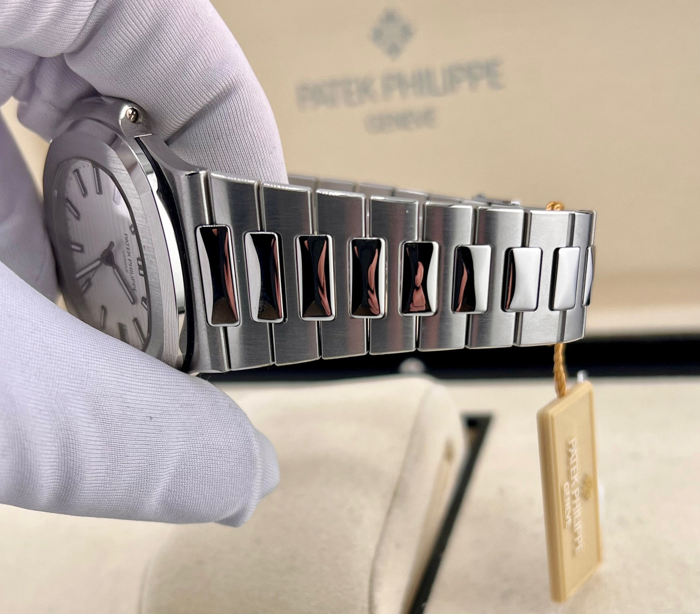 Patek Philippe Nautilus 5711/1A-011 White Dial Full Set 2012 (Andorra)