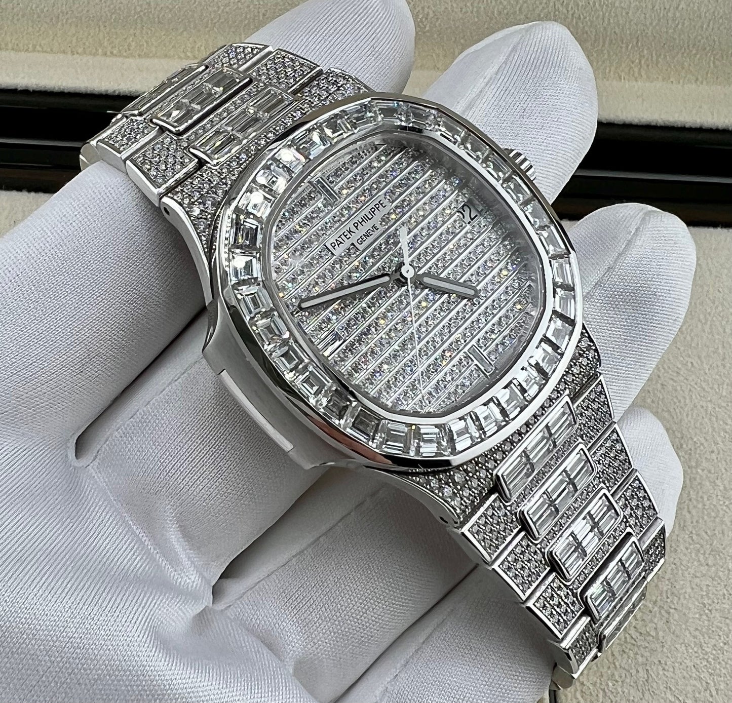 Patek Philippe Nautilus 5719/10G-010 Factory 2022 Oman