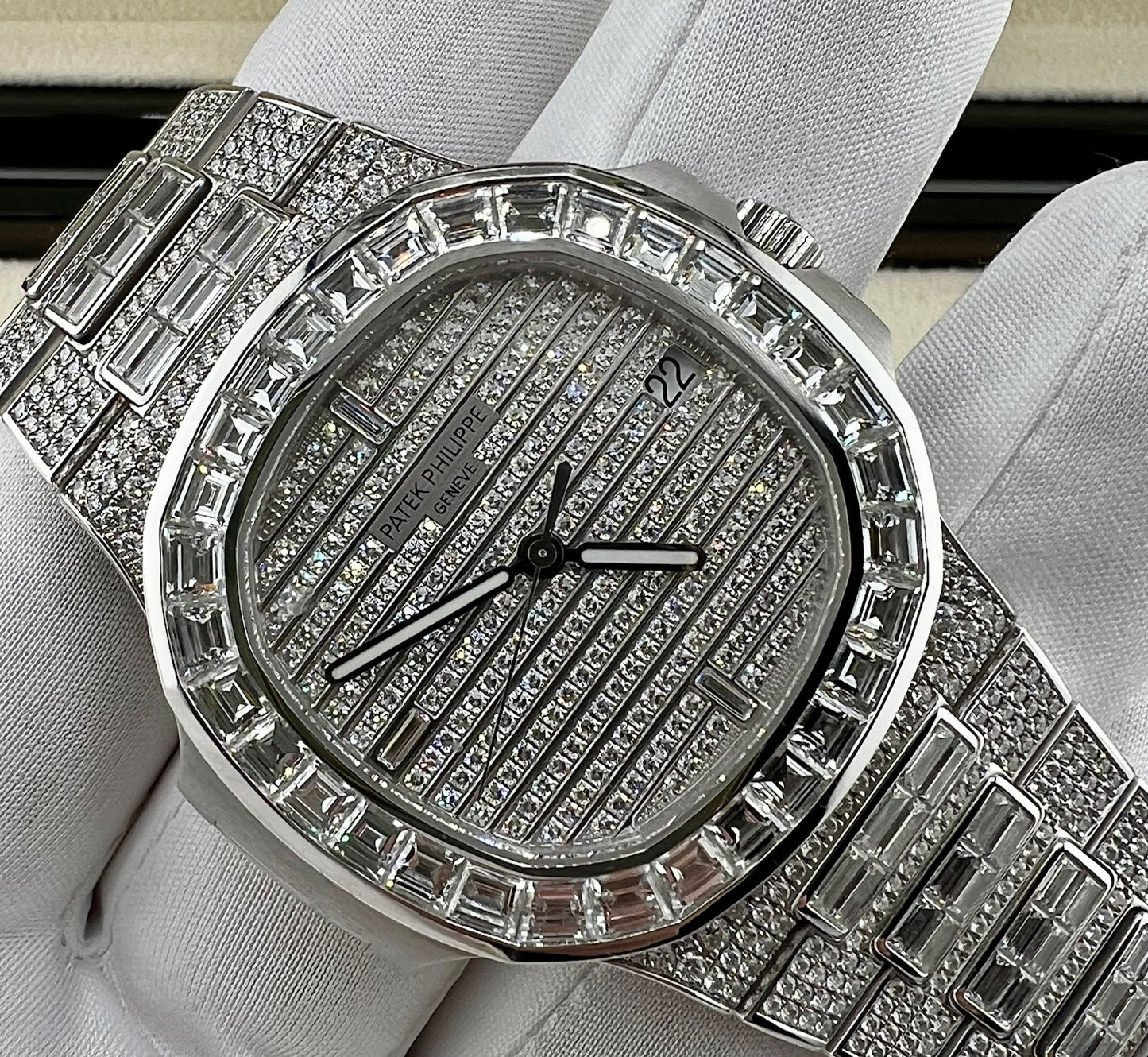 Patek Philippe Nautilus 5719/10G-010 Factory 2022 Oman