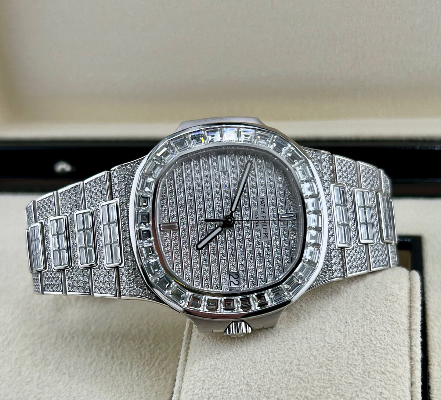 Patek Philippe Nautilus 5719/10G-010 Factory 2022 Oman