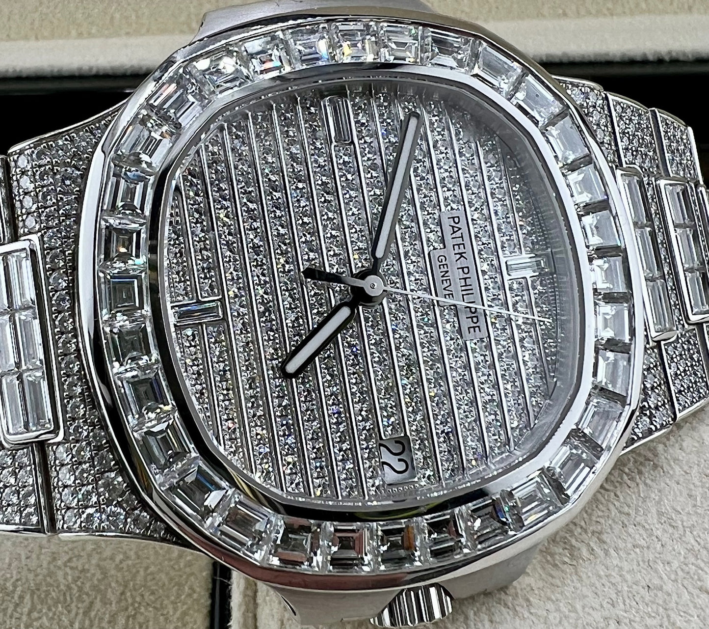 Patek Philippe Nautilus 5719/10G-010 Factory 2022 Oman