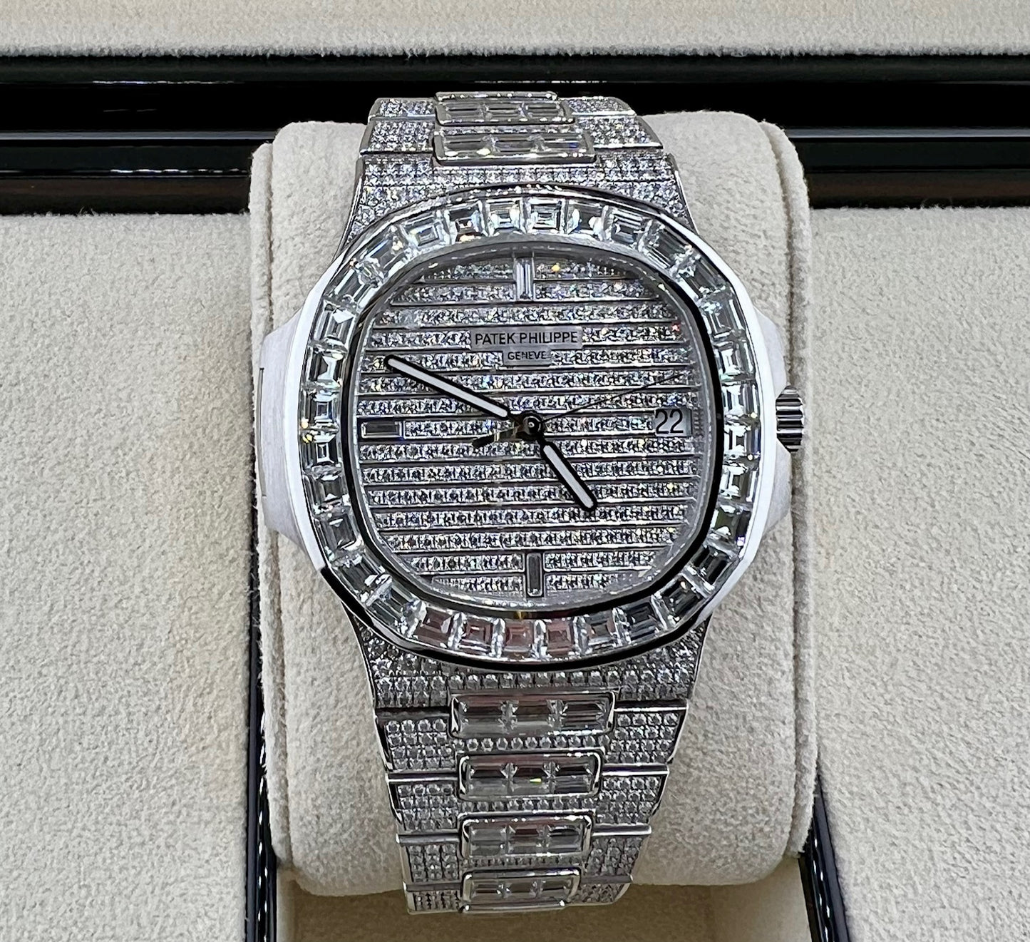 Patek Philippe Nautilus 5719/10G-010 Factory 2022 Oman