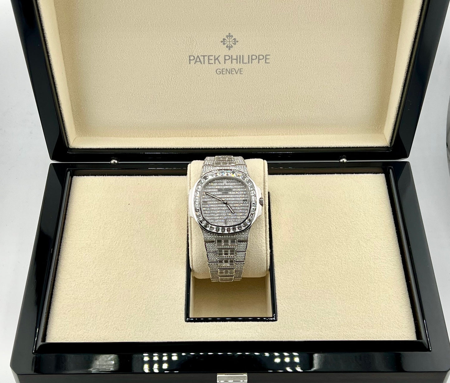 Patek Philippe Nautilus 5719/10G-010 Factory 2022 Oman