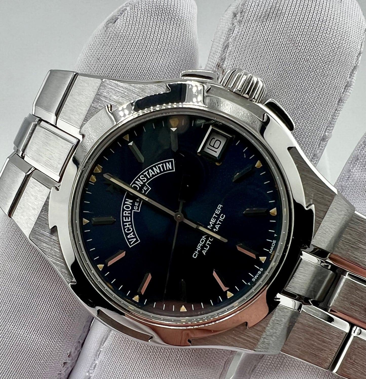 Vacheron Constantin Overseas 35mm 42050 Blue Dial only watch