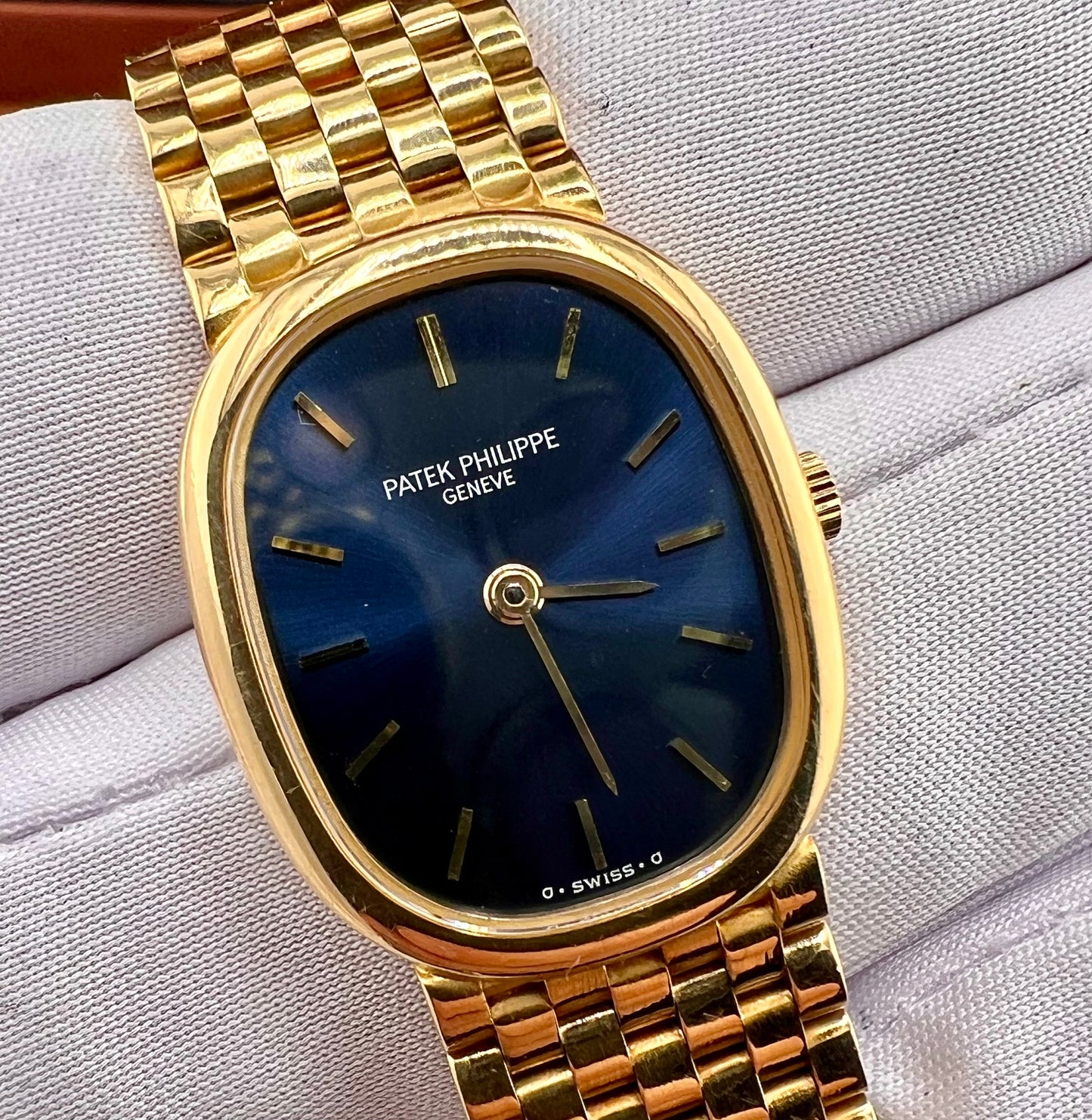 Patek Philippe Ellipse 4764 Quartz 20X24mm Yellow gold only watch blue dial