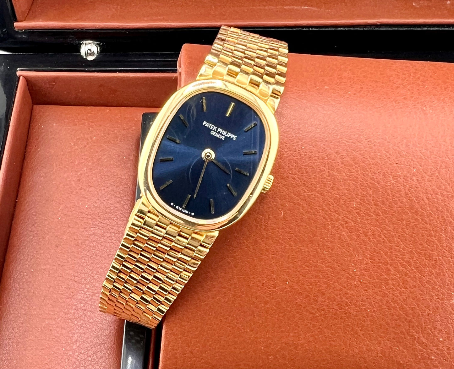 Patek Philippe Ellipse 4764 Quartz 20X24mm Yellow gold only watch blue dial