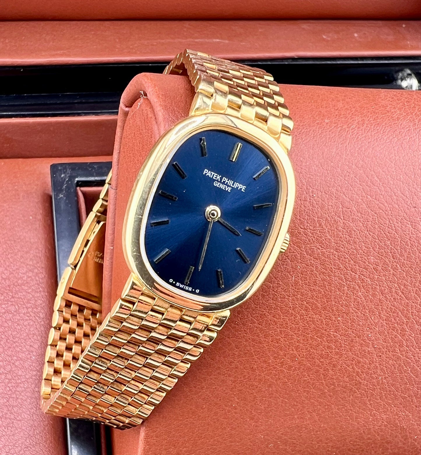 Patek Philippe Ellipse 4764 Quartz 20X24mm Yellow gold only watch blue dial