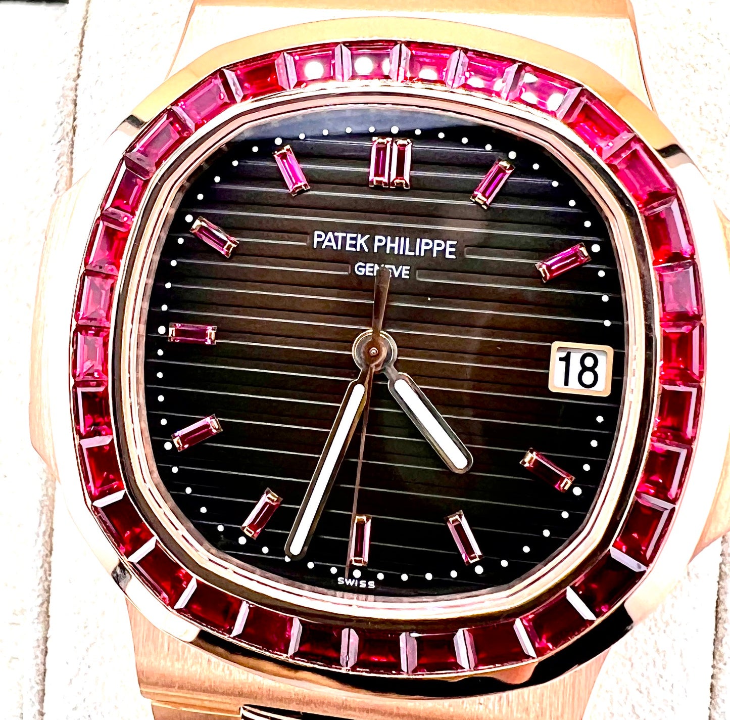 Patek Philippe Nautilus 5723/112R Full Set 2017 (Belgium)
