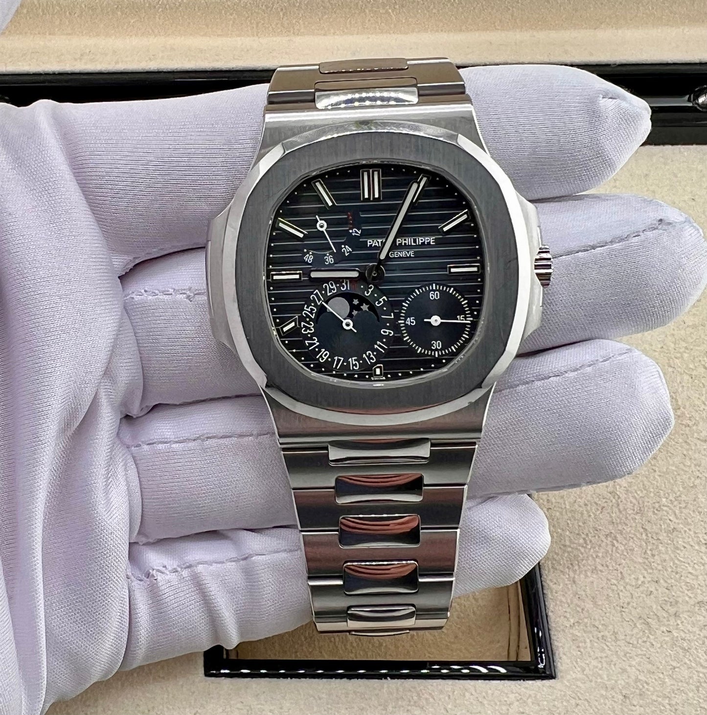 Patek Philippe Nautilus 5712/1A Full Set 2017 Box&Paper ''Oman''