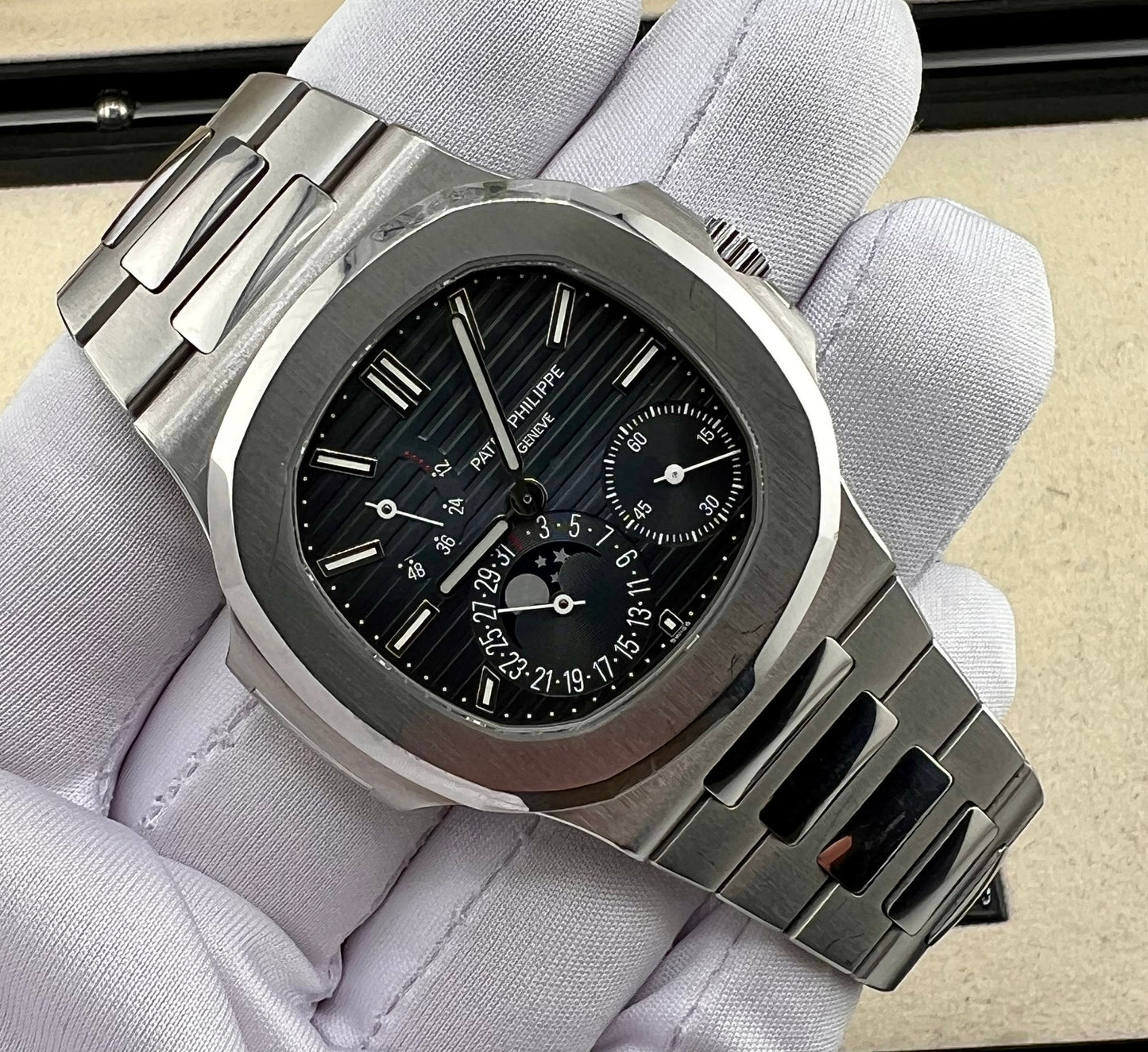 Patek Philippe Nautilus 5712/1A Full Set 2017 Box&Paper ''Oman''