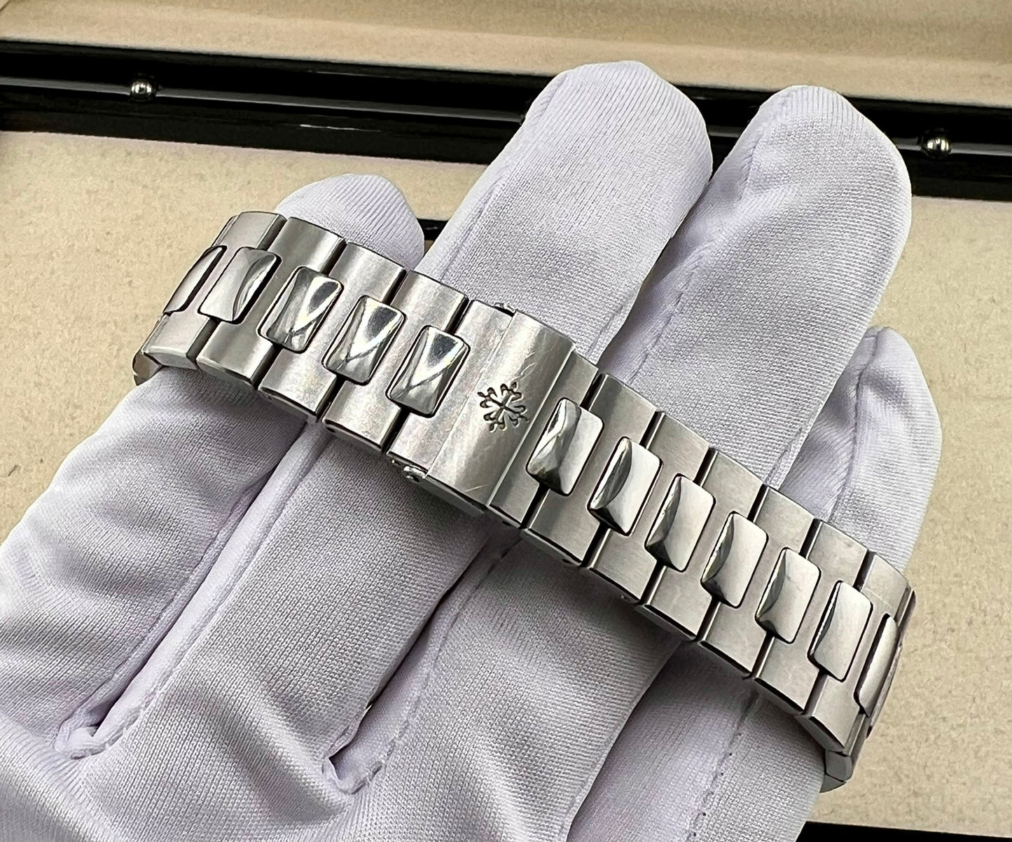 Patek Philippe Nautilus 5712/1A Full Set 2017 Box&Paper ''Oman''