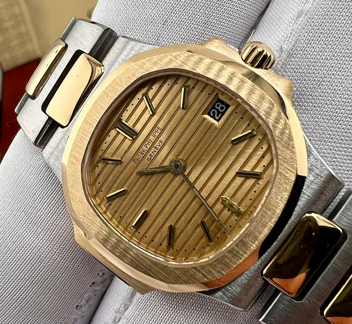 Patek Philippe Nautilus 4700 Lady 27mm Box&Paper Quartz 1982 Ita