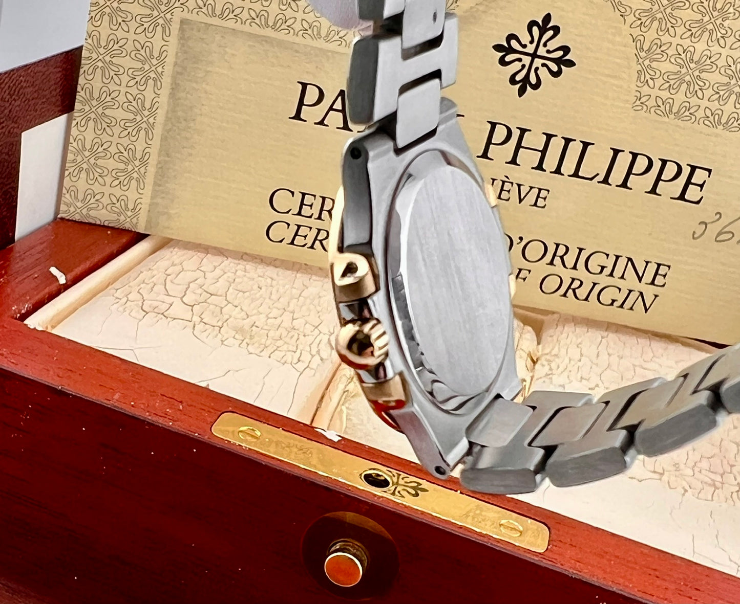 Patek Philippe Nautilus 4700 Lady 27mm Box&Paper Quartz 1982 Ita