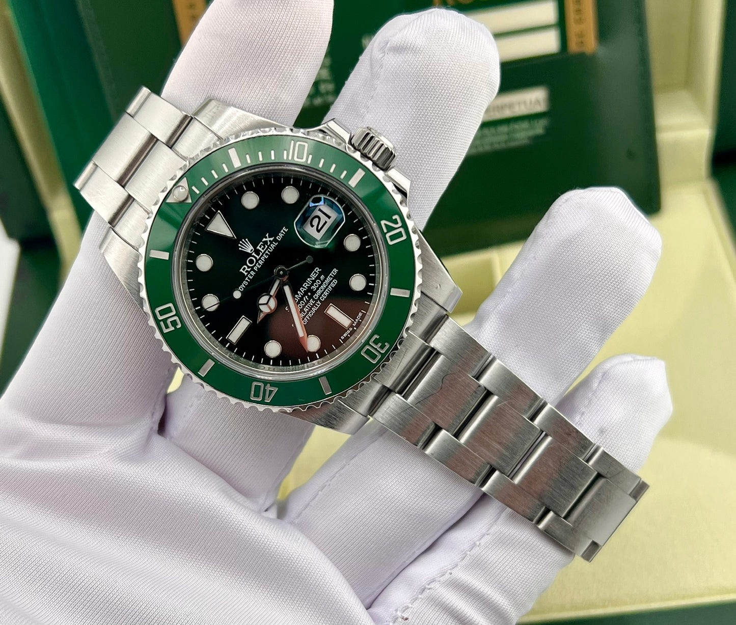 Rolex Submariner Date 116610LV ''Hulk'' 2011 Box&Paper (Saudi Arabia)