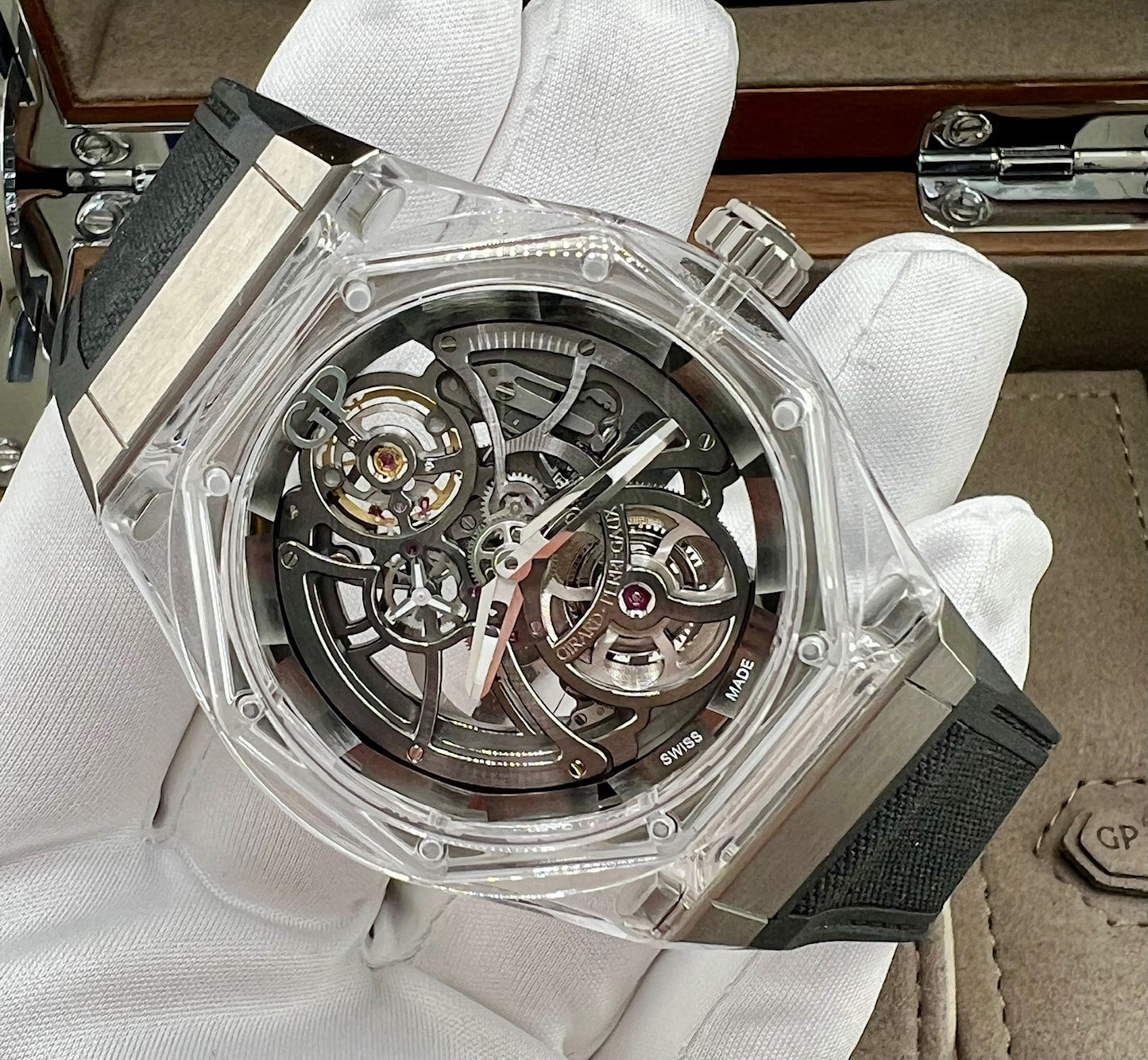 Girard Perregaux Laureato Absolute Light 44mm new 81071-43-231-FB6A