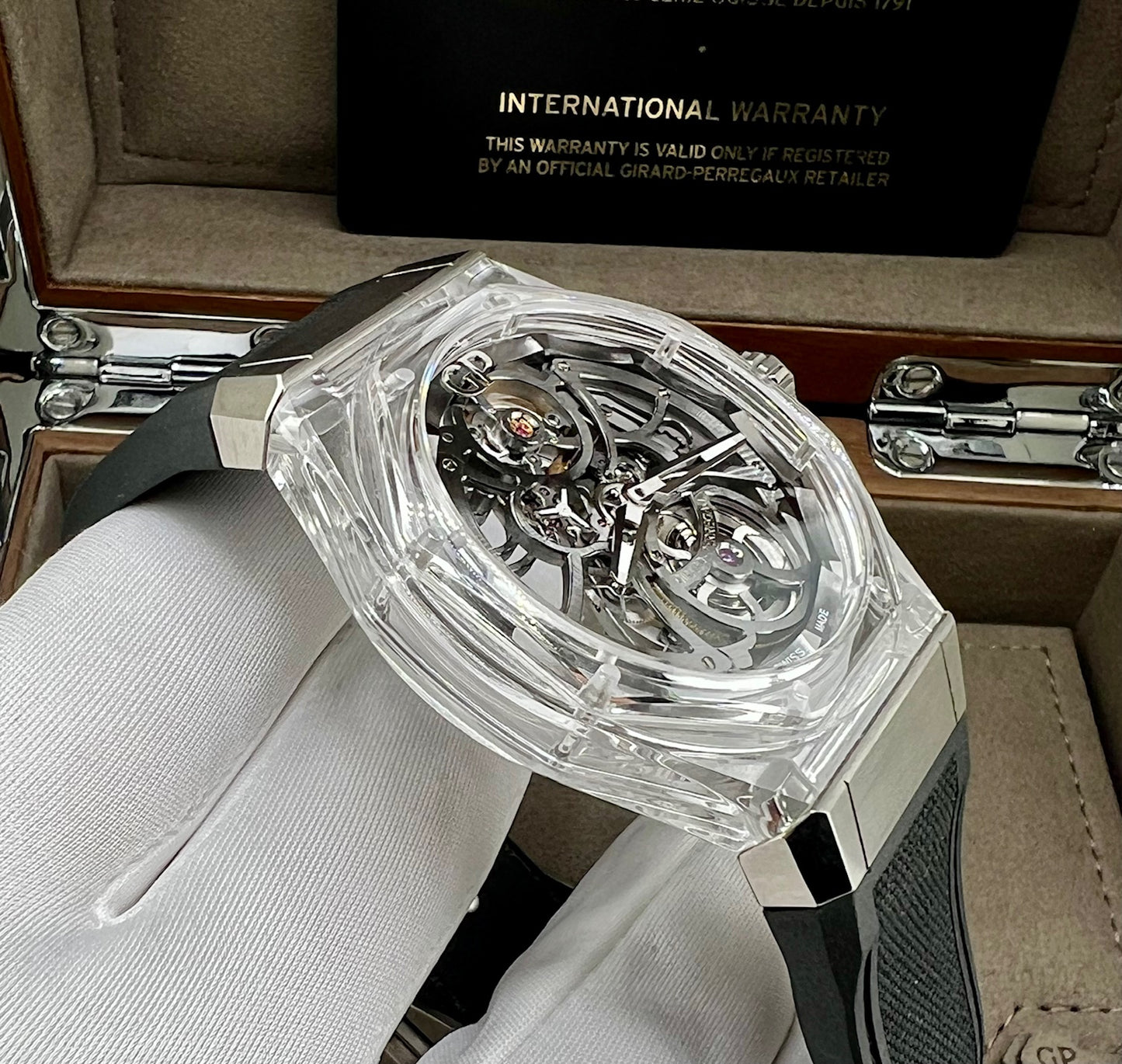 Girard Perregaux Laureato Absolute Light 44mm new 81071-43-231-FB6A