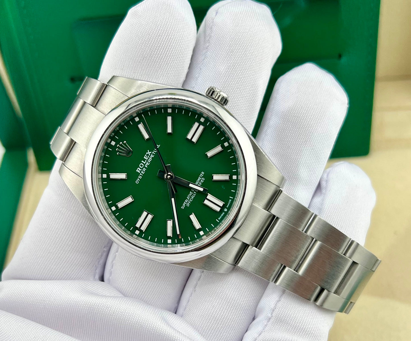 Rolex Oyster Perpetual 124300 Green Dial 2023 Full Set