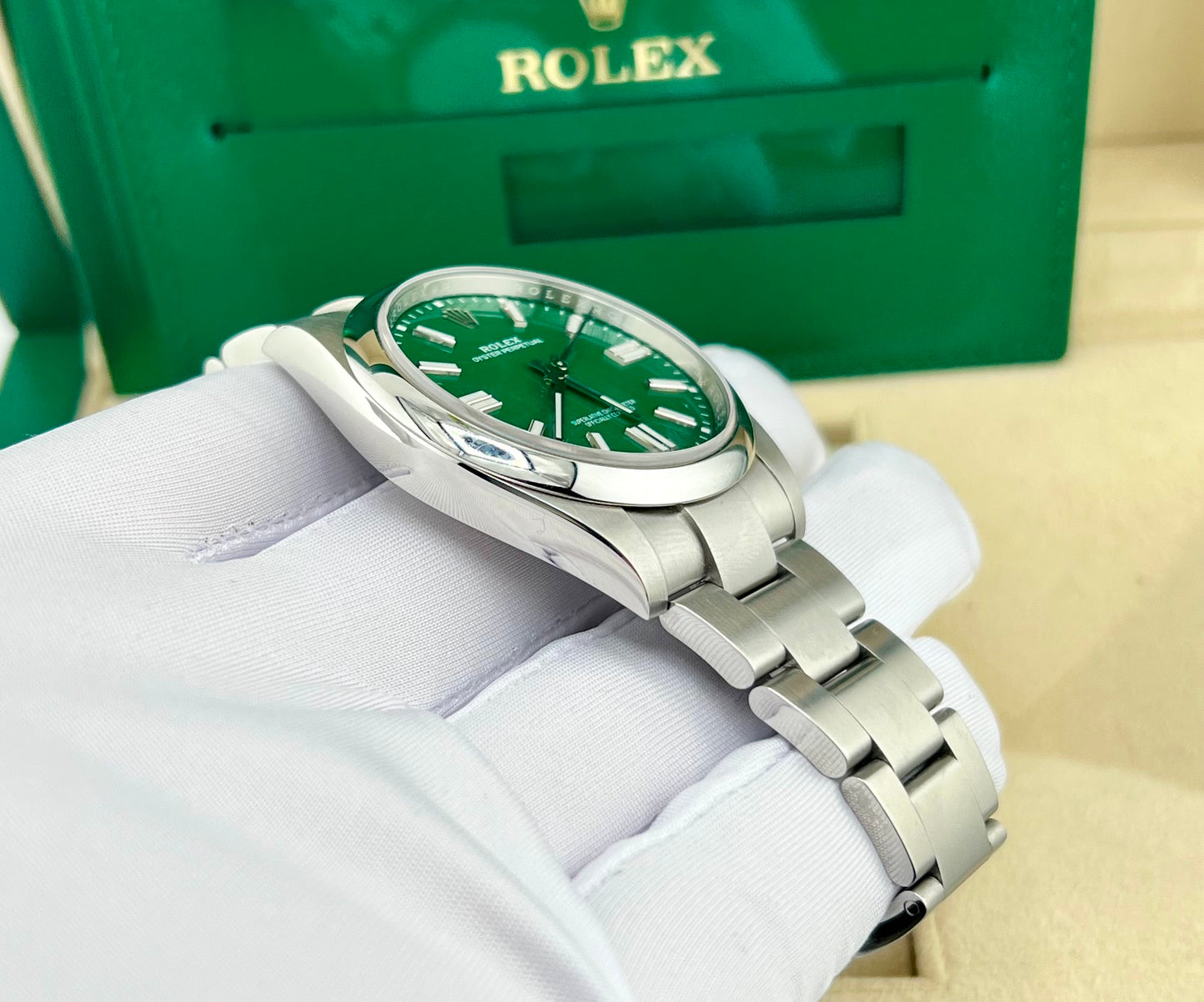 Rolex Oyster Perpetual 124300 Green Dial 2023 Full Set