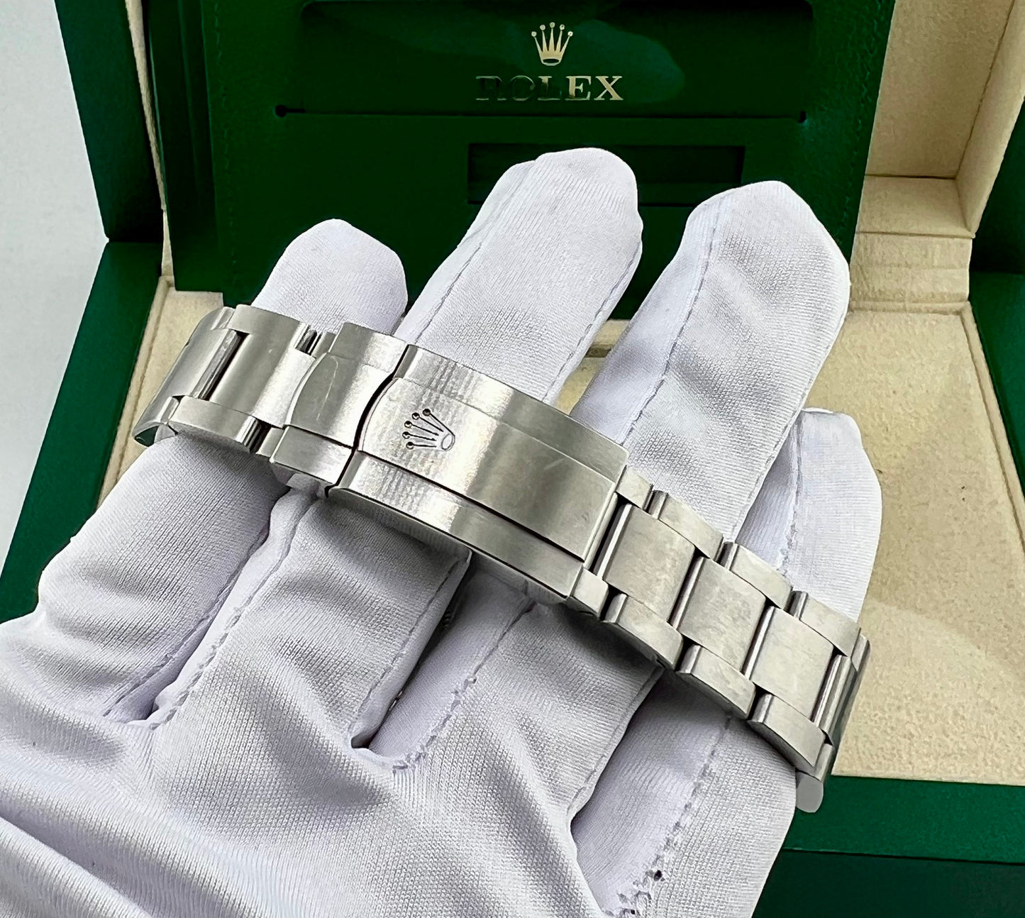 Rolex Oyster Perpetual 124300 Green Dial 2023 Full Set