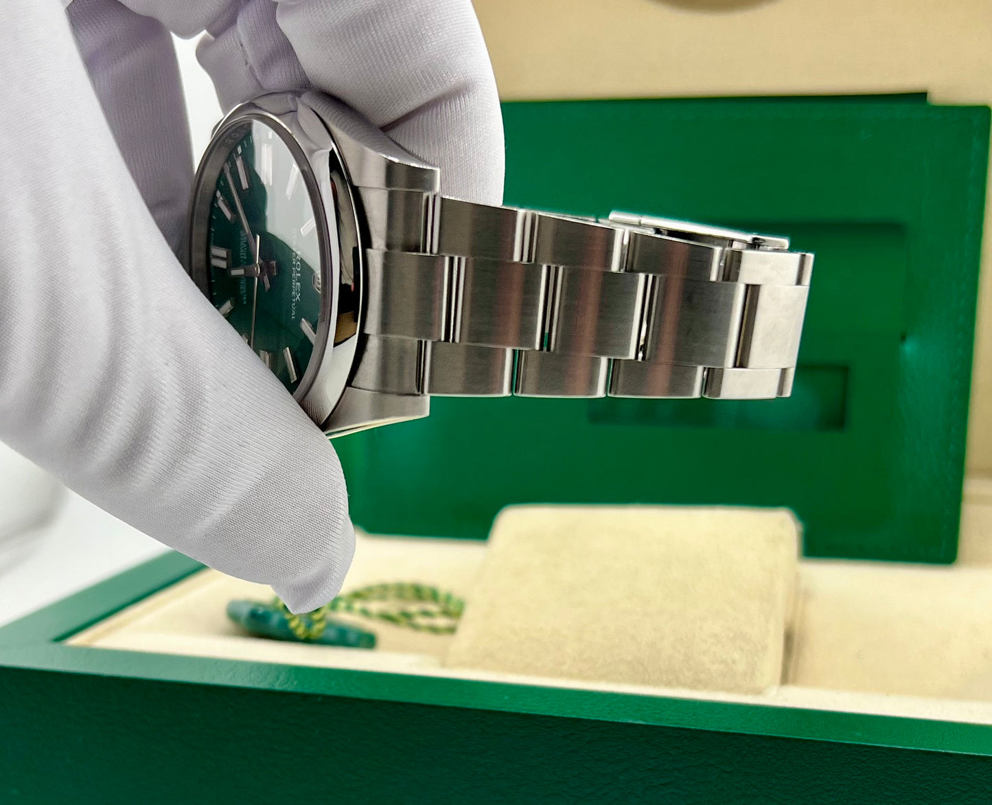 Rolex Oyster Perpetual 124300 Green Dial 2023 Full Set