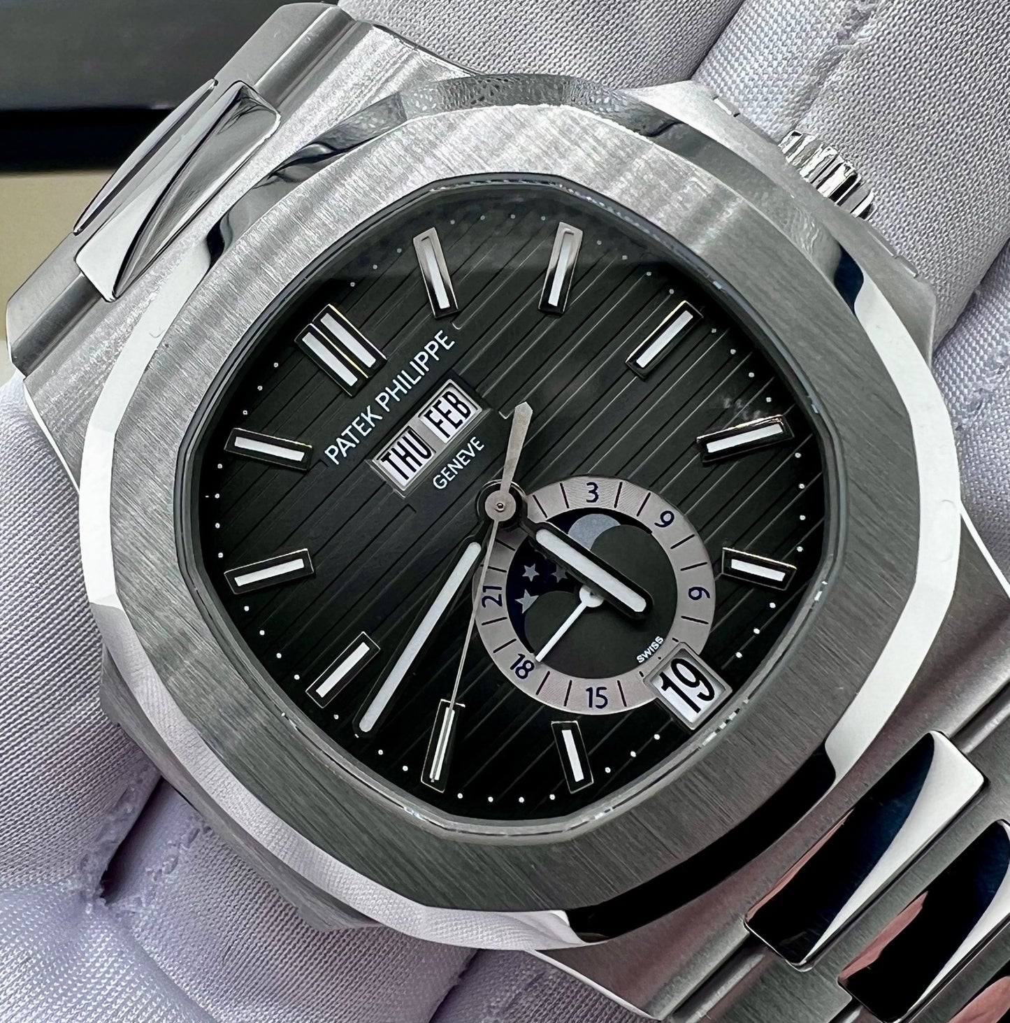 Patek Philippe Nautilus 5726/1A Black Dial 2012 Full Set (Francia)